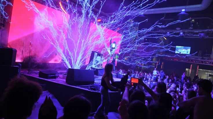 high-energy DJ set,club remix,pulsating techno beats,deep bass drops,synth arpeggios,driving rhythms,energetic build-ups,hard-hi...